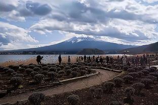 拉文崴脚后仍登场比赛！多诺万：我想他是为了保持自己身体的活力